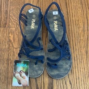 Plaka Palm Leaf Flat Sandals Size 9 Sapphire-Blue